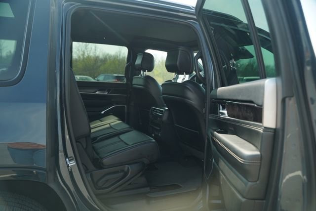 Used 2024 Jeep Wagoneer 4WD w/ Premium Group I image 23