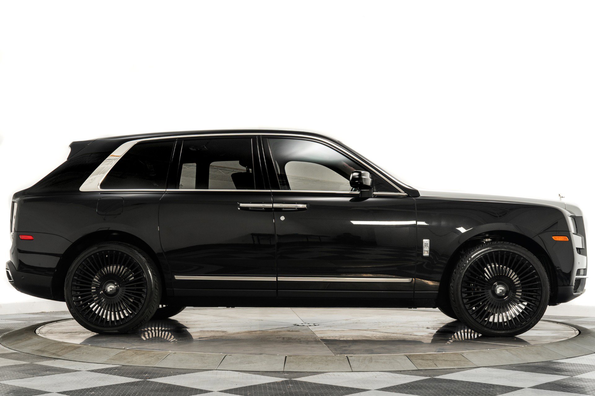 Used 2022 Rolls-Royce Cullinan image 48