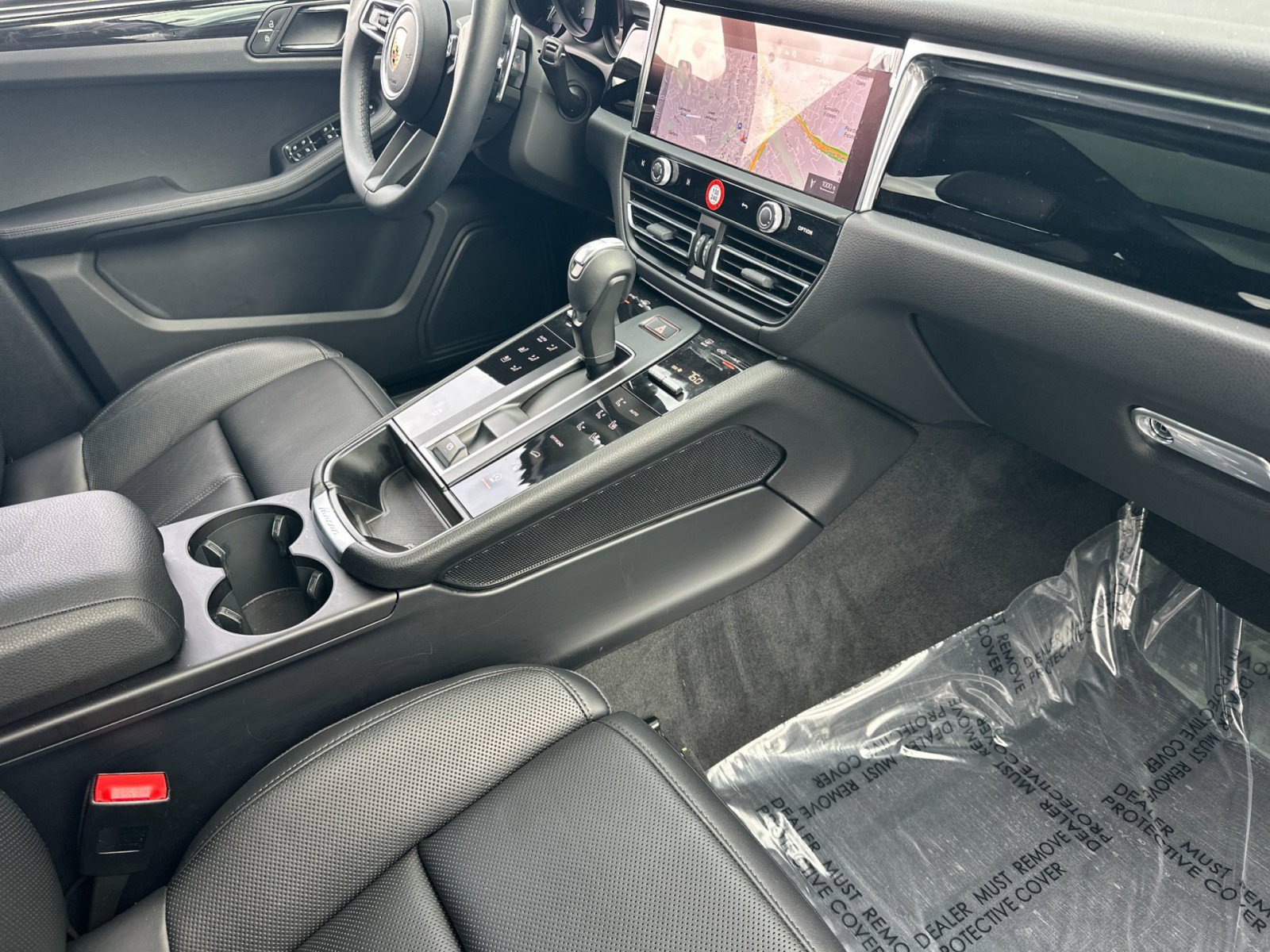 Certified 2025 Porsche Macan image 16