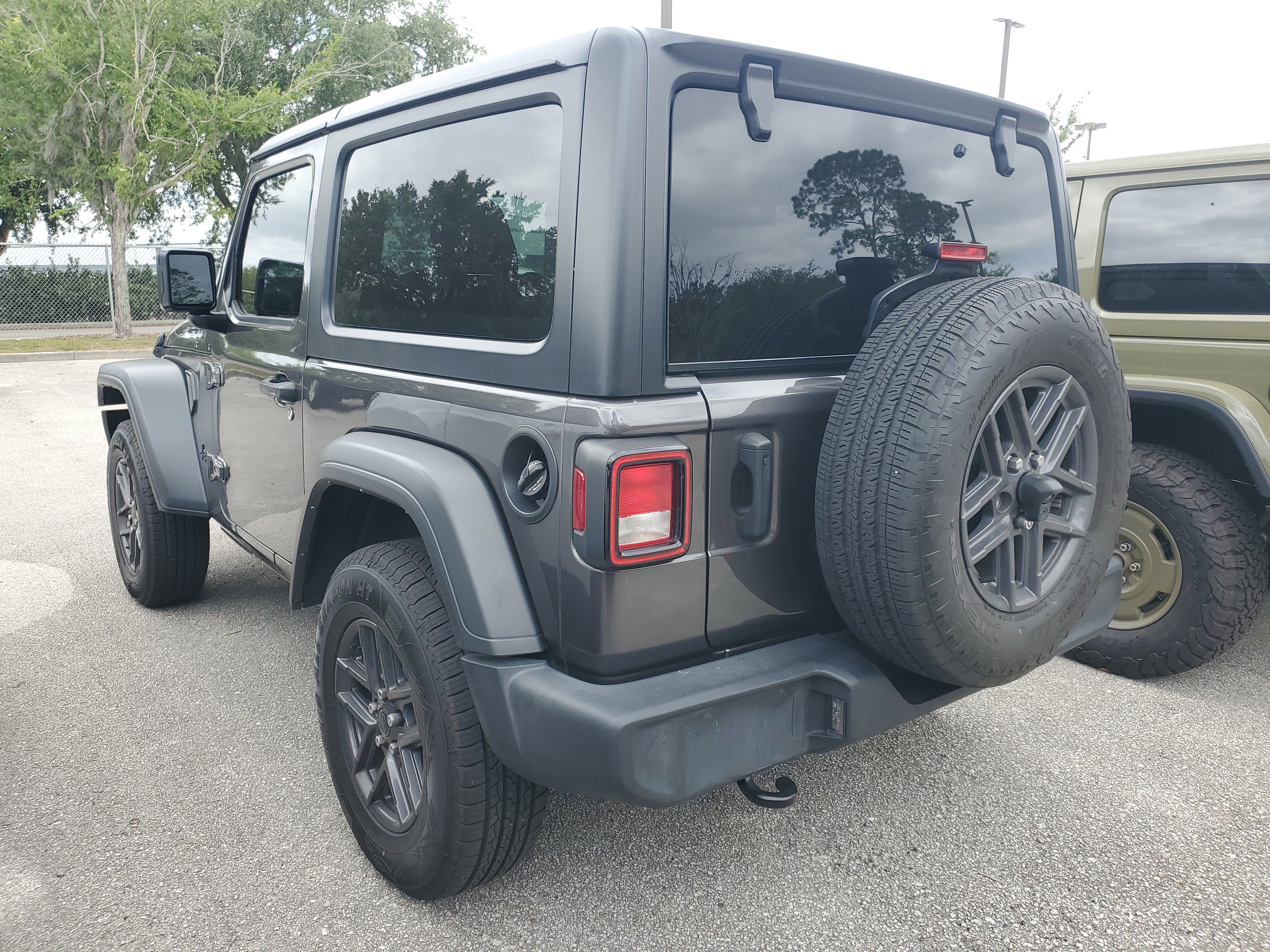 Used 2024 Jeep Wrangler Sport S image 5