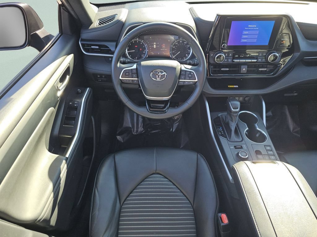 Used 2023 Toyota Highlander XSE AWD/4WD image 4