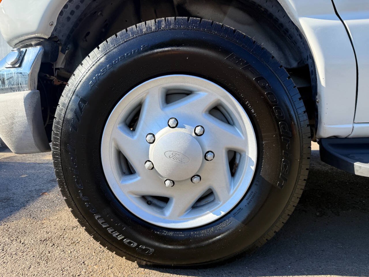Used 2005 Ford E-350 and Econoline 350 XL RWD image 32
