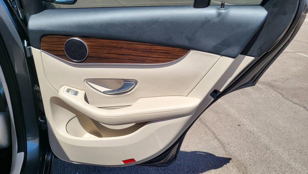 Used 2018 Mercedes-Benz GLC 300 image 19