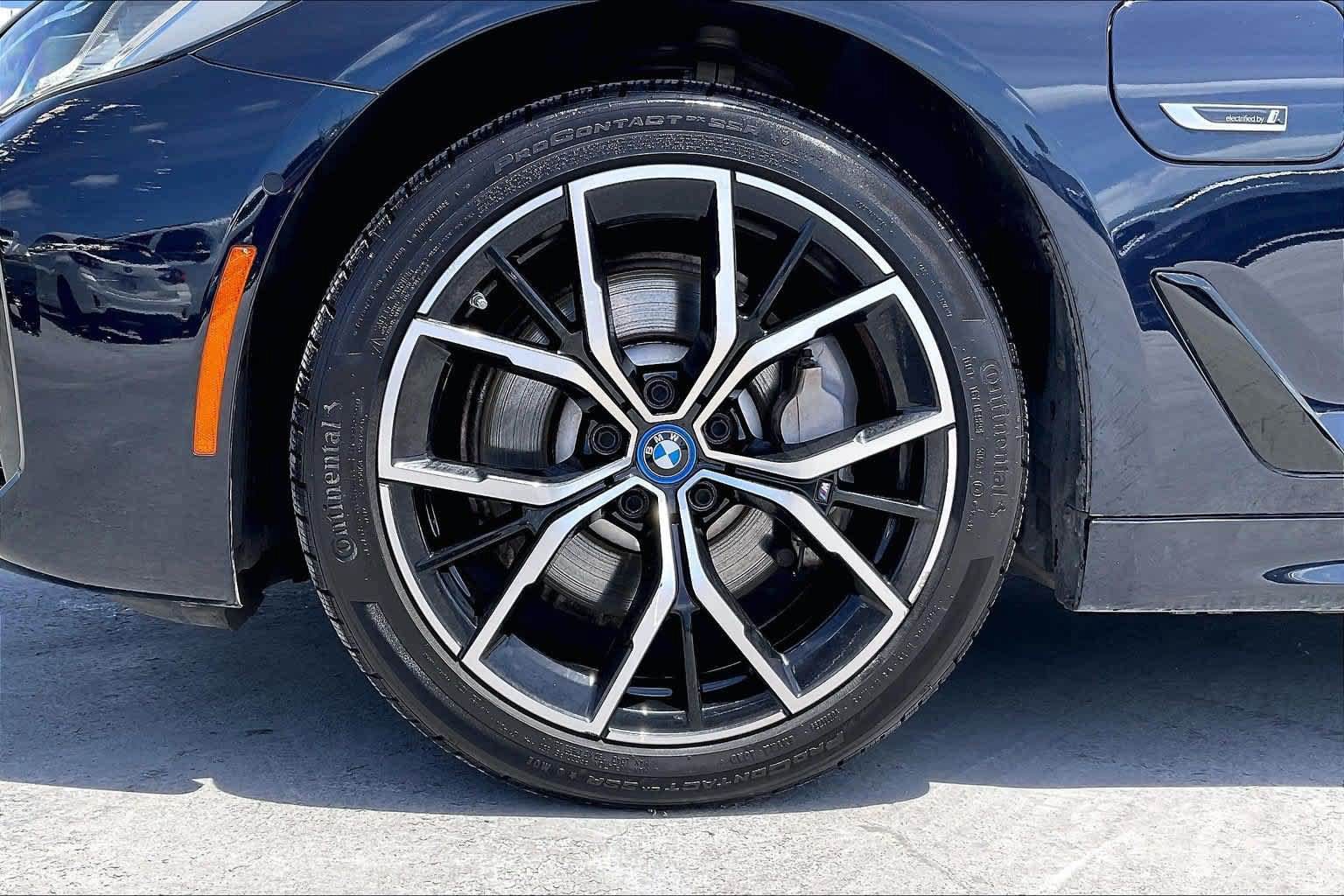 Used 2023 BMW 530e w/ M Sport Package RWD image 8