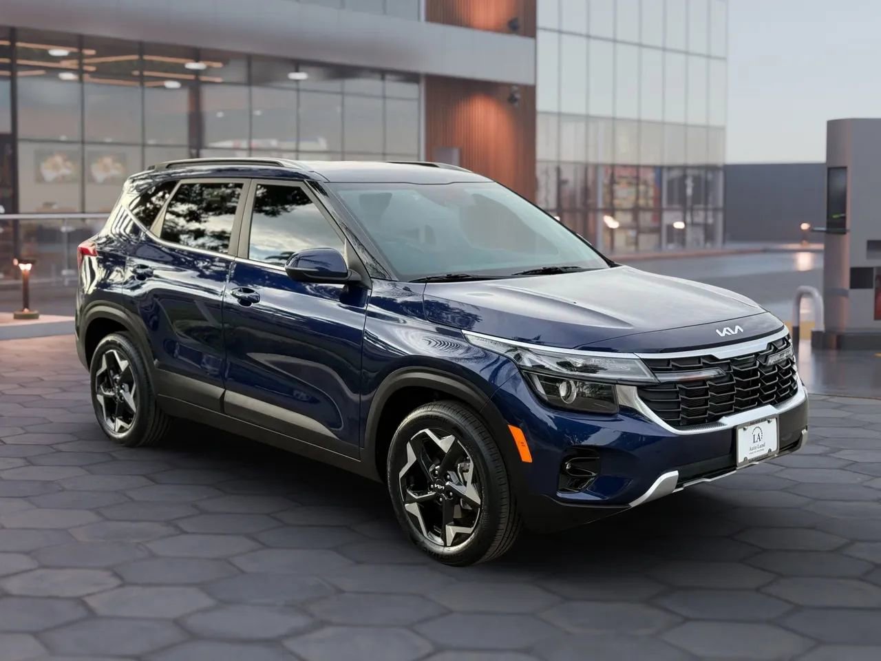 Used 2024 Kia Seltos EX image 8