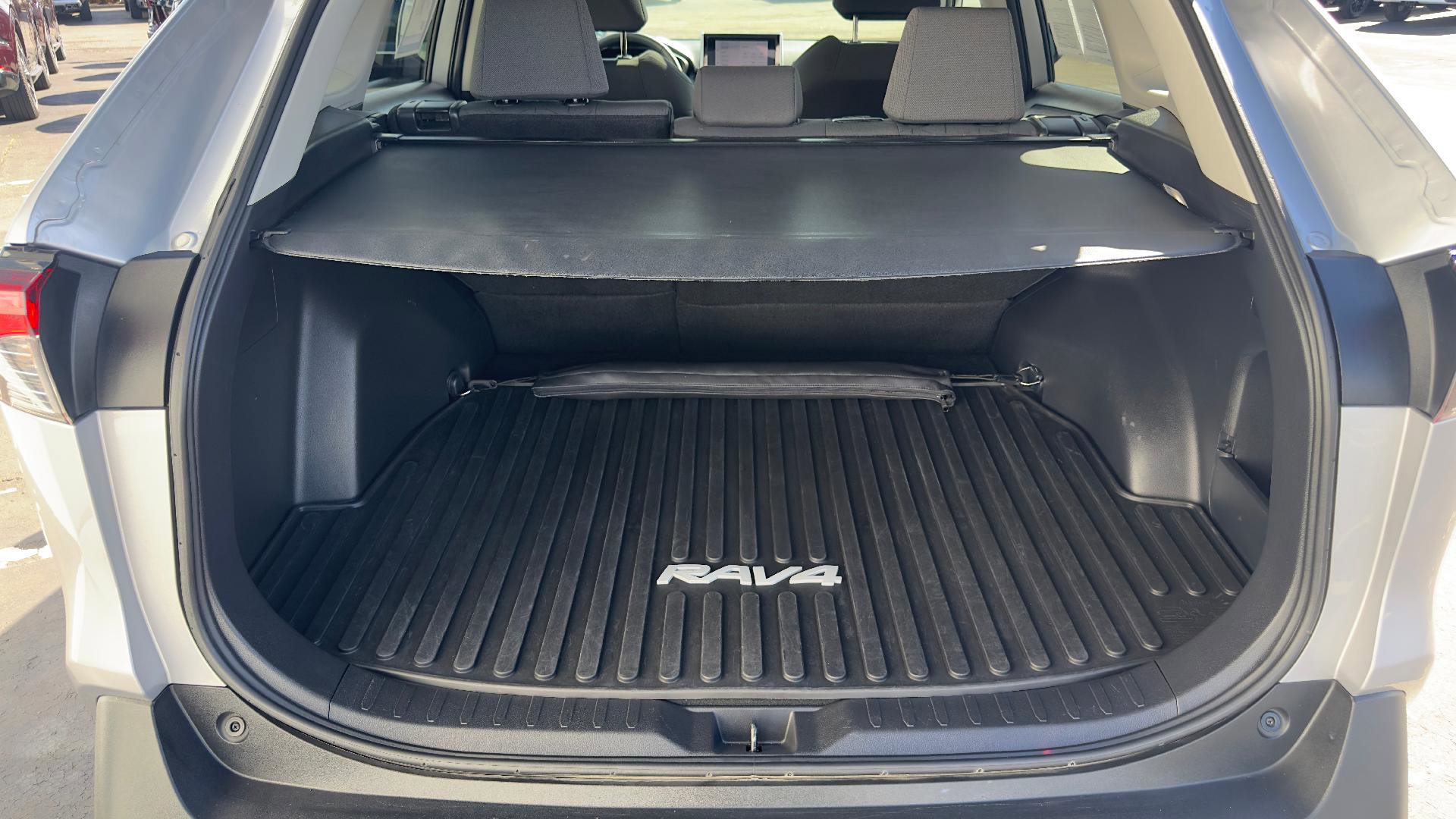 Used 2024 Toyota RAV4 XLE w/ Convenience Package image 6