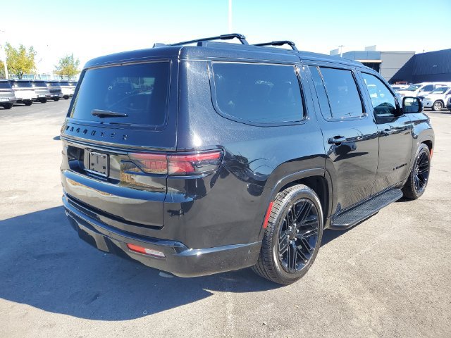 Used 2022 Jeep Wagoneer Series III AWD/4WD image 4