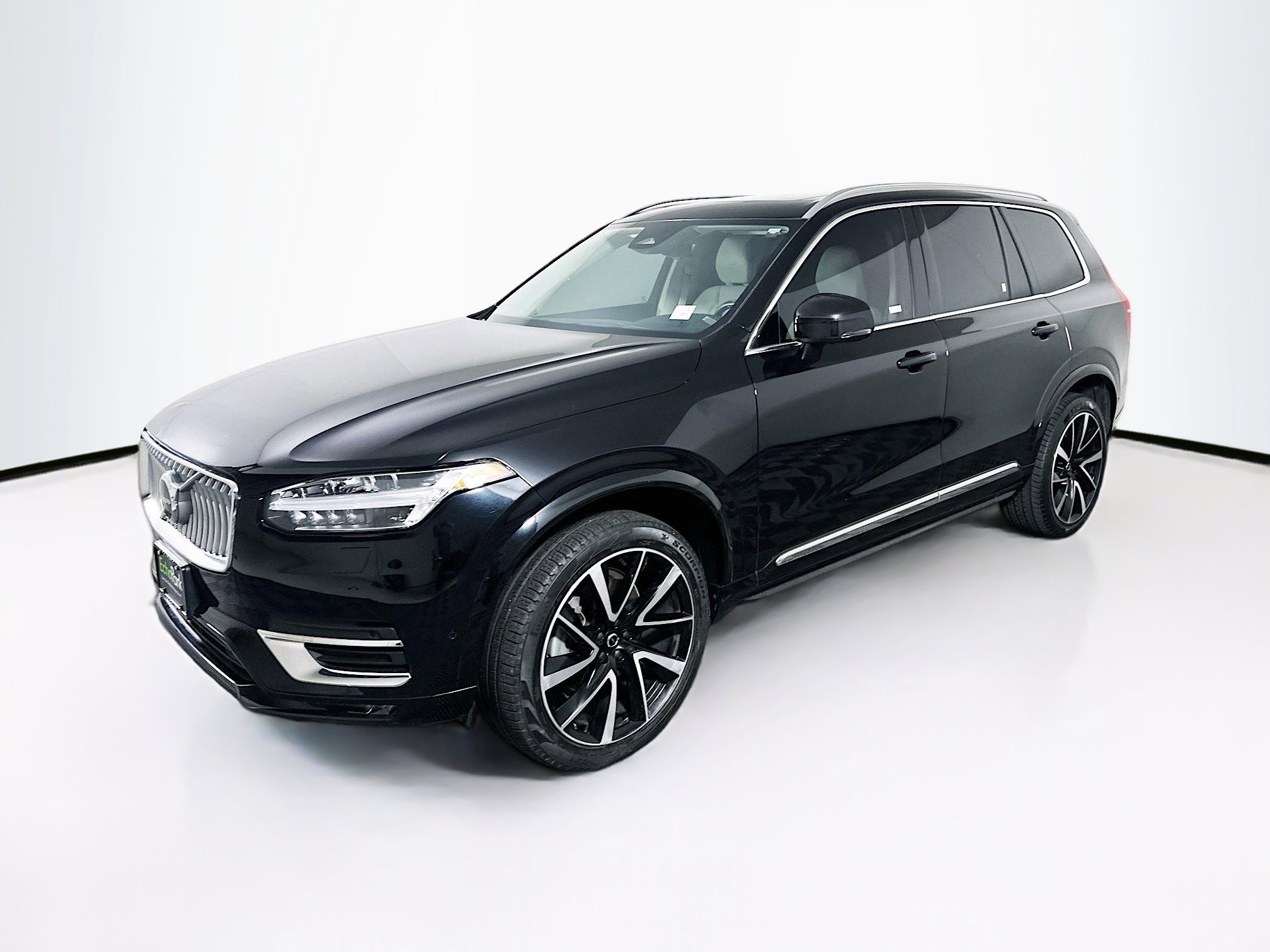 Used 2024 Volvo XC90 B6 Plus image 3