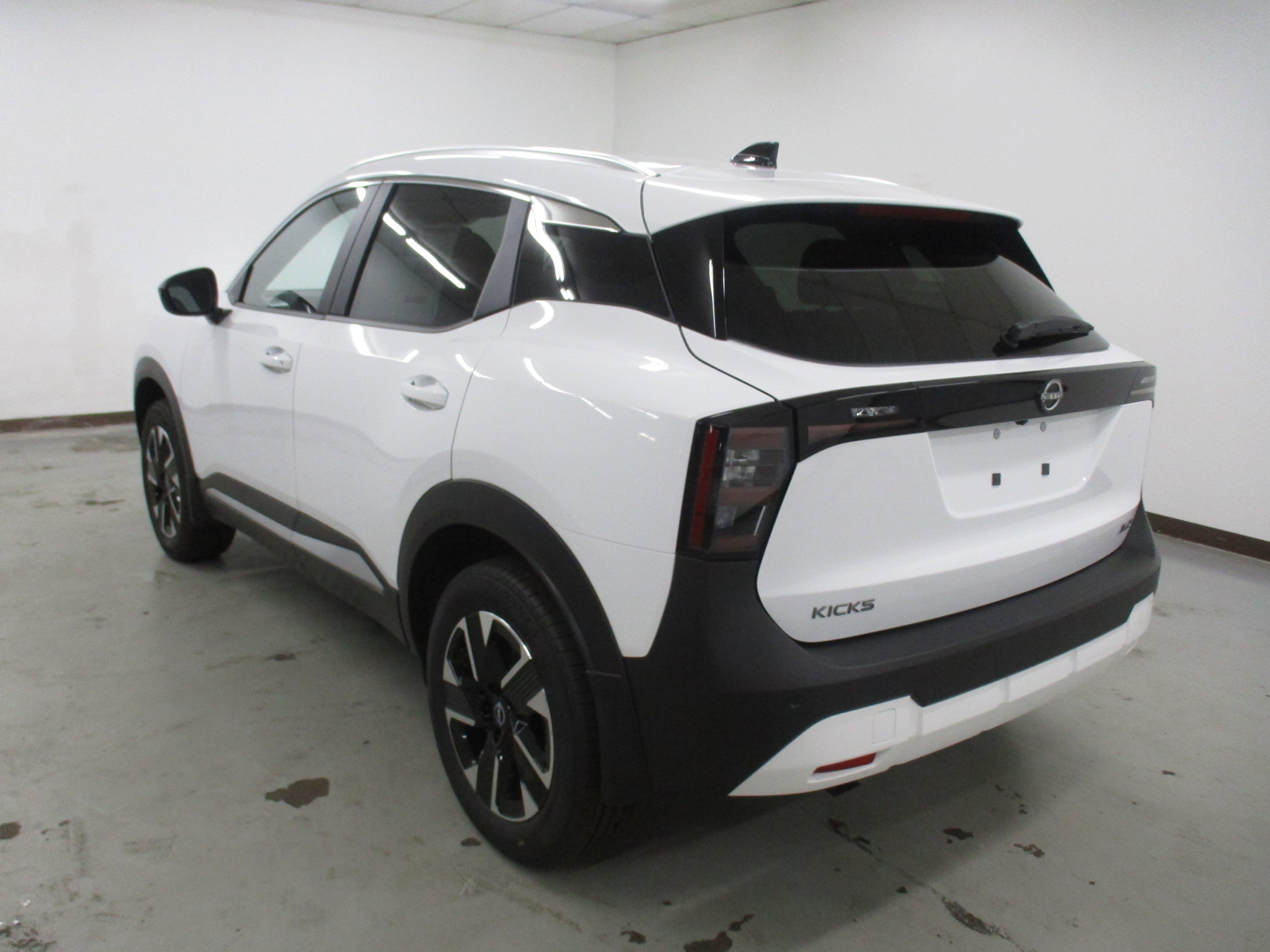 New 2026 Nissan Kicks SV w/ SV Premium Package AWD/4WD image 7