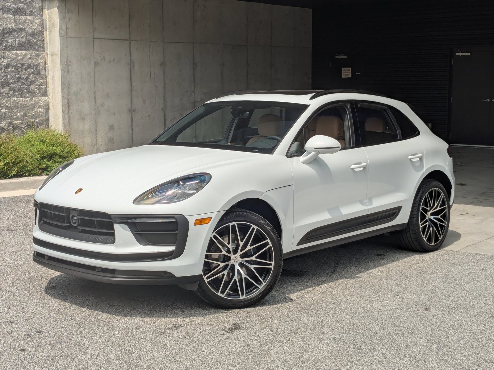 New 2026 Porsche Macan AWD/4WD image 1