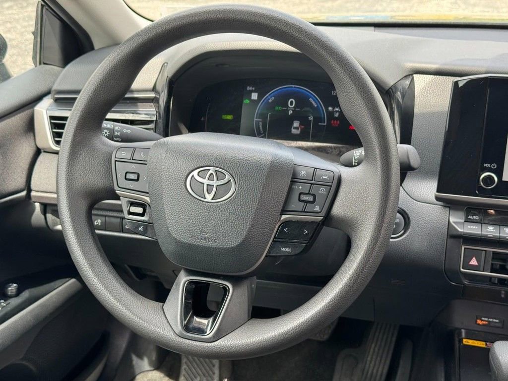 Used 2025 Toyota Camry LE image 13