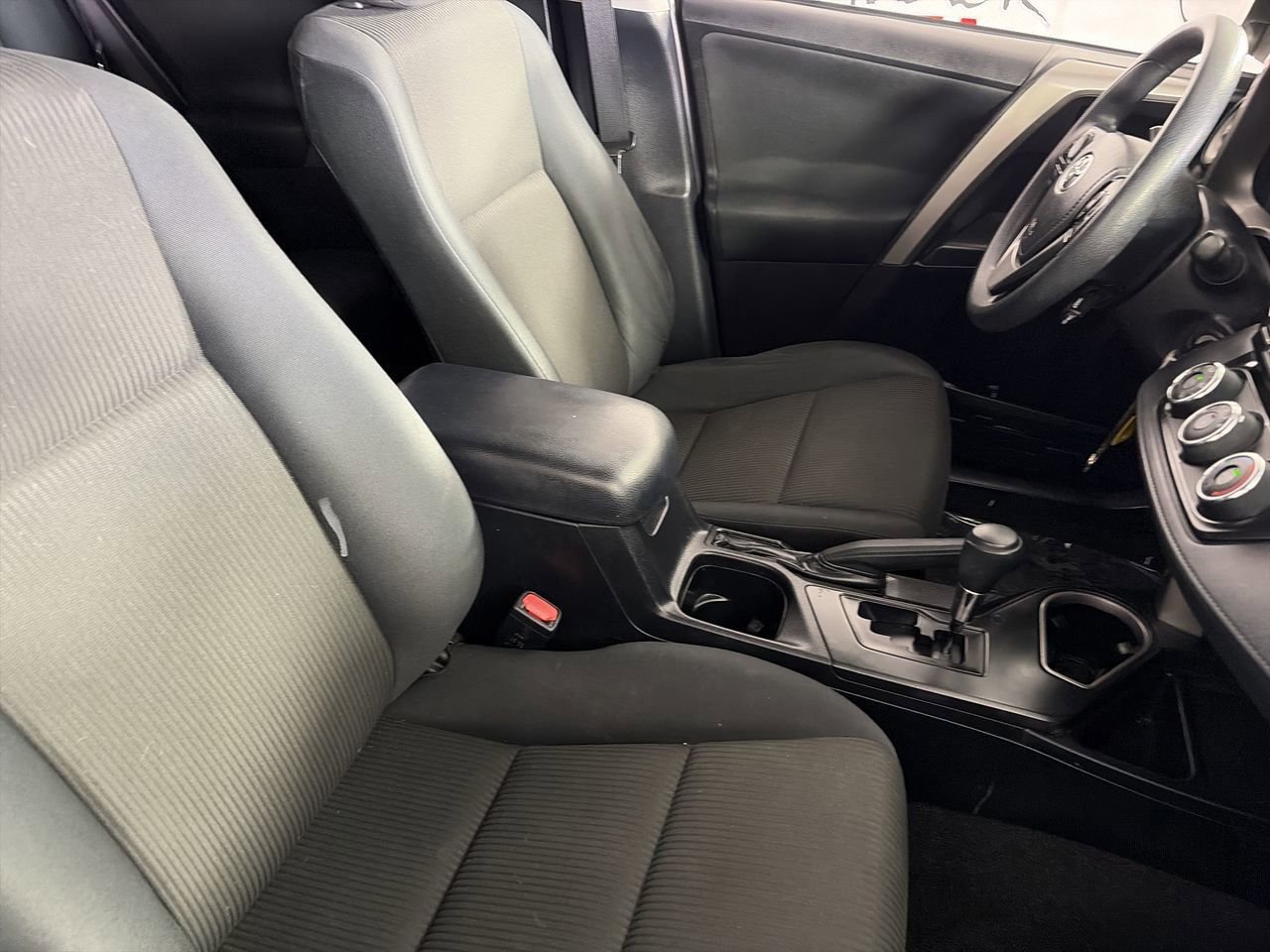 Used 2018 Toyota RAV4 LE w/ Carpet Mat Package FWD image 23