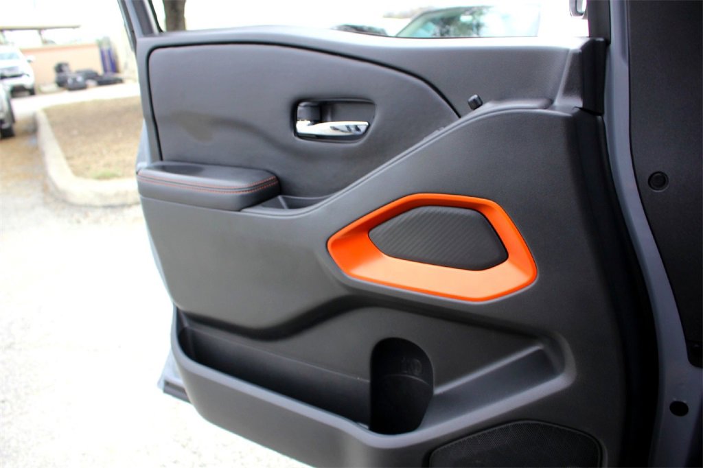 Used 2025 Nissan Frontier Pro-X image 18