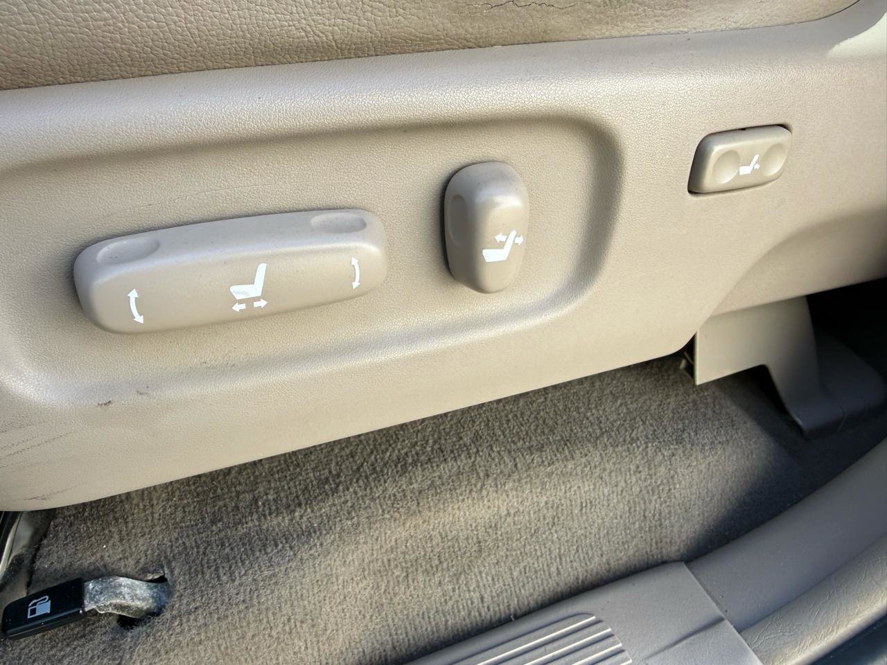 Used 2006 Toyota Sequoia SR5 image 38