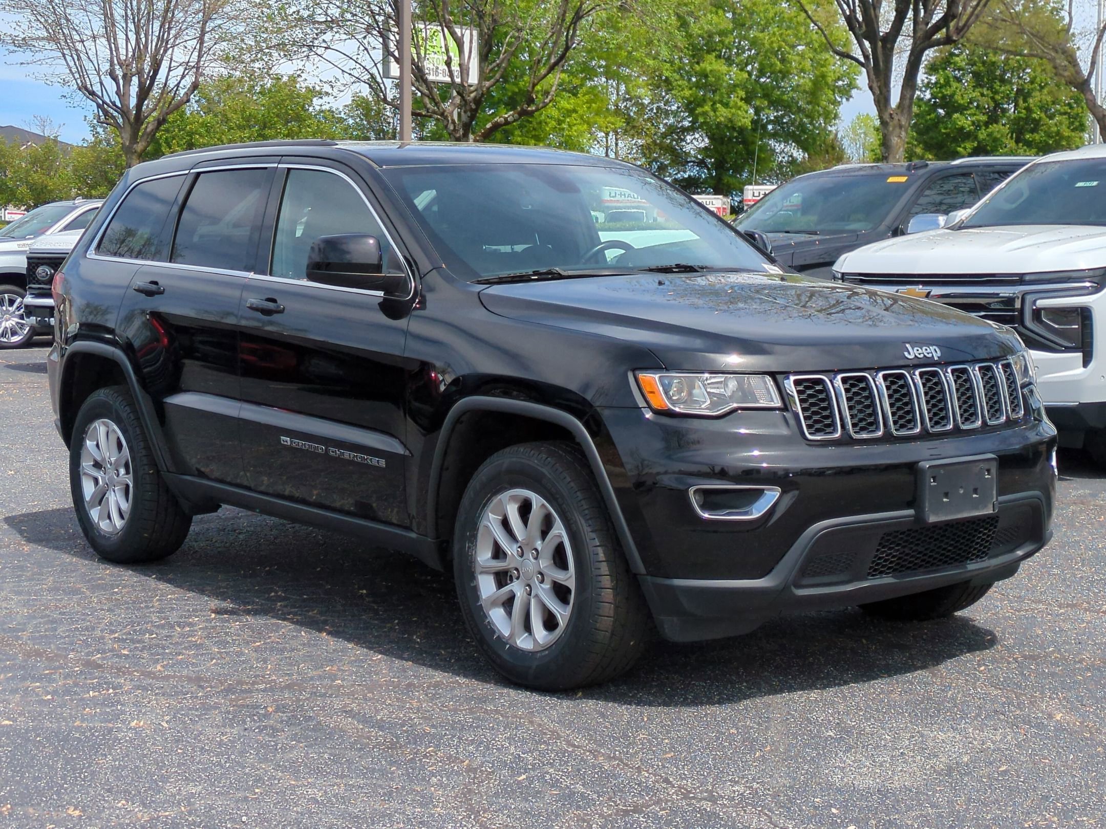 Used 2022 Jeep Grand Cherokee Laredo E image 2