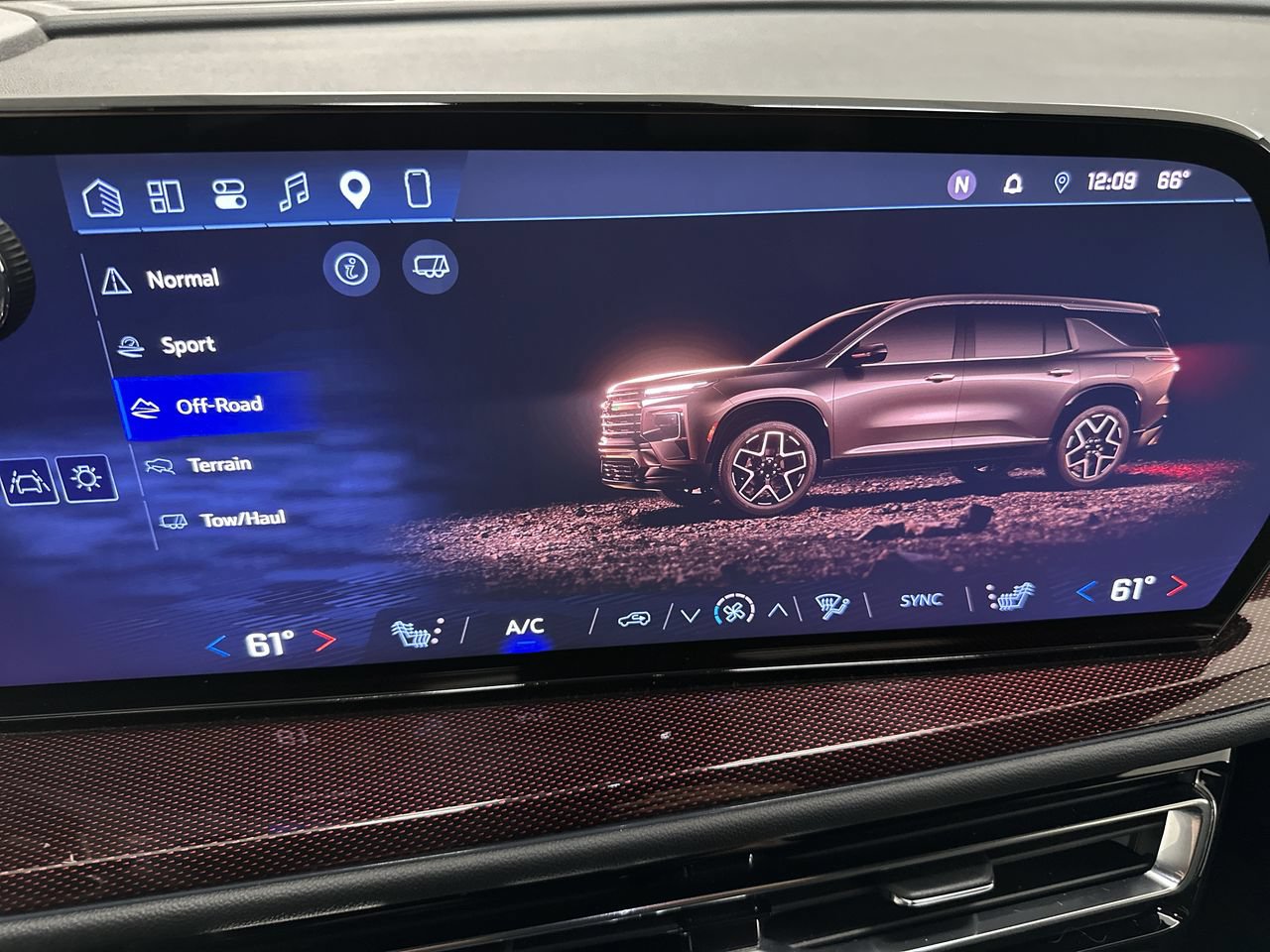 Used 2024 Chevrolet Traverse Z71 AWD/4WD image 43
