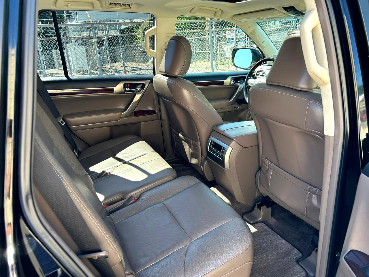 Used 2017 Lexus GX 460 Premium image 18