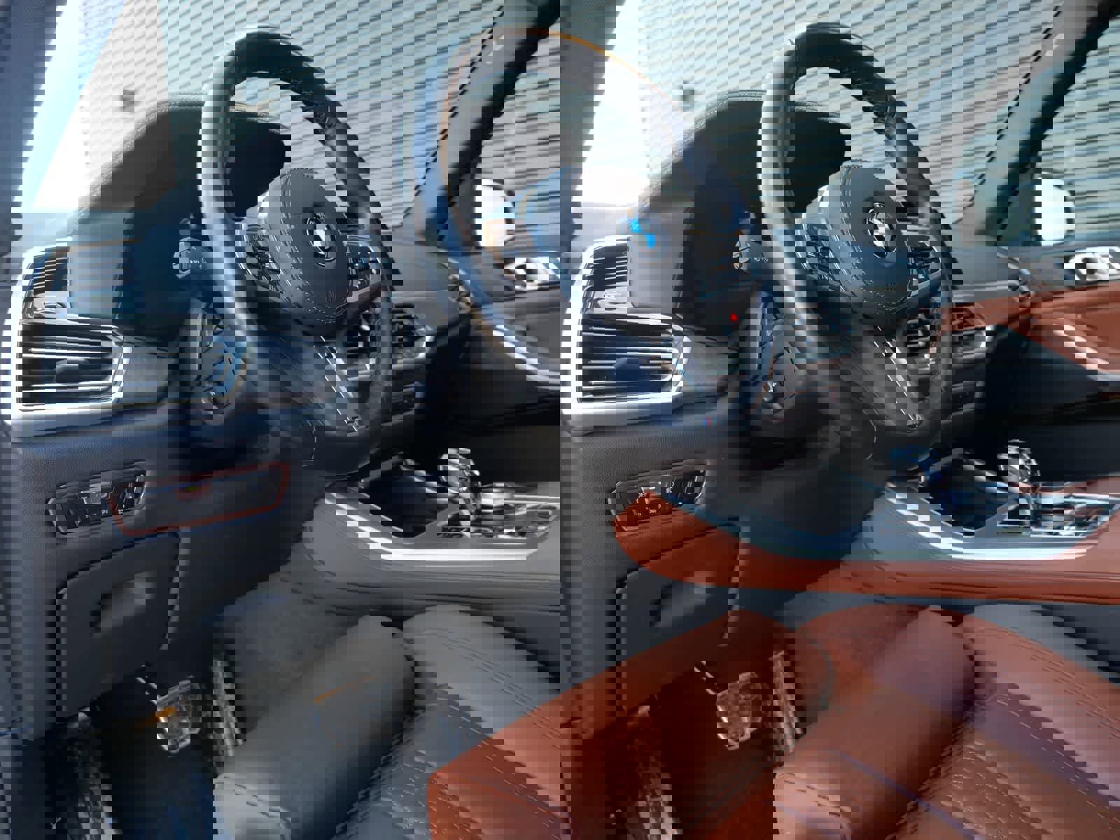 Used 2022 BMW X5 xDrive40i w/ M Sport Package image 4