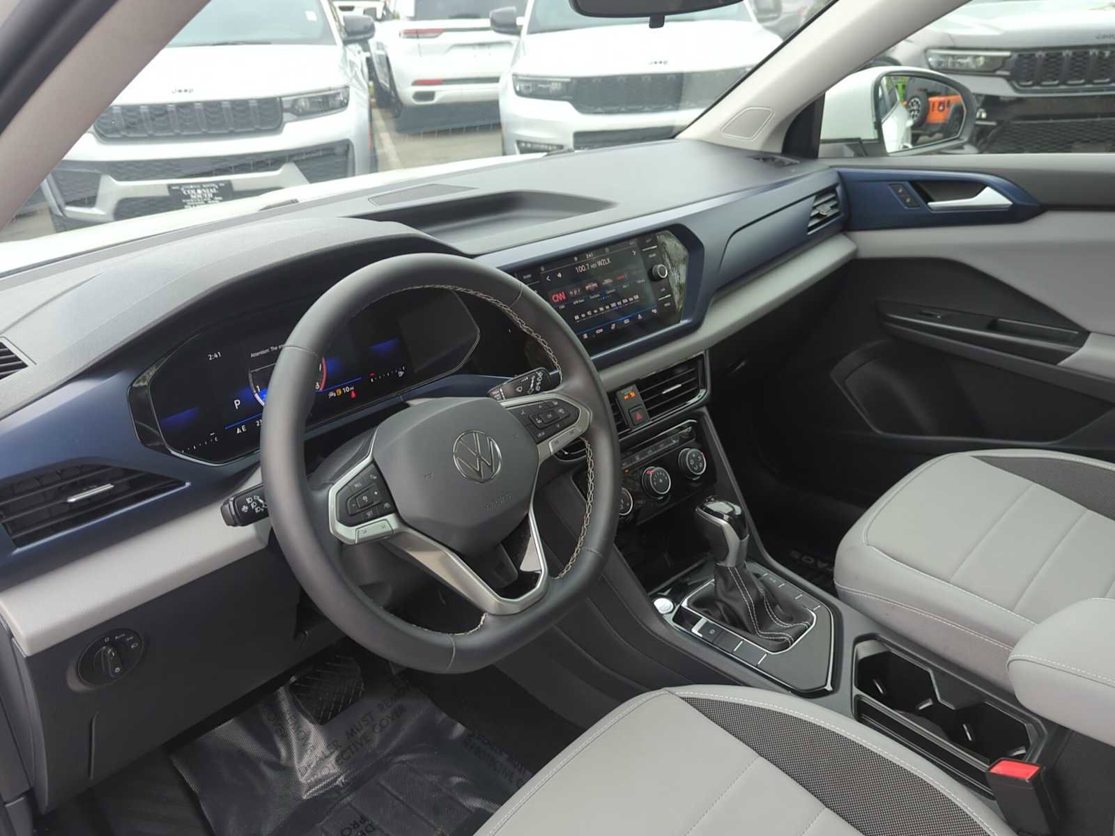 Used 2023 Volkswagen Taos SE w/ Panoramic Sunroof Package FWD image 12
