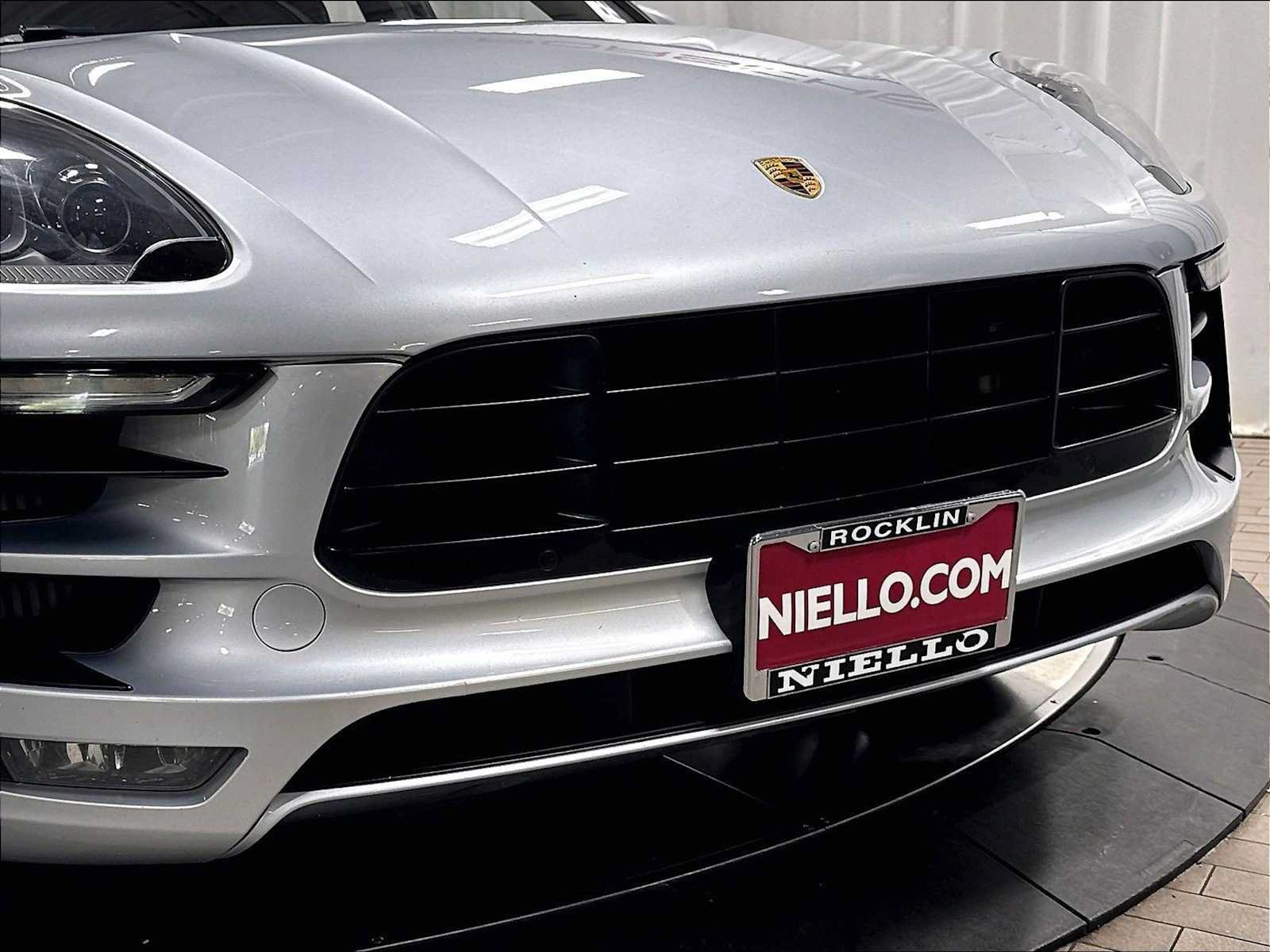Used 2017 Porsche Macan GTS AWD/4WD image 32