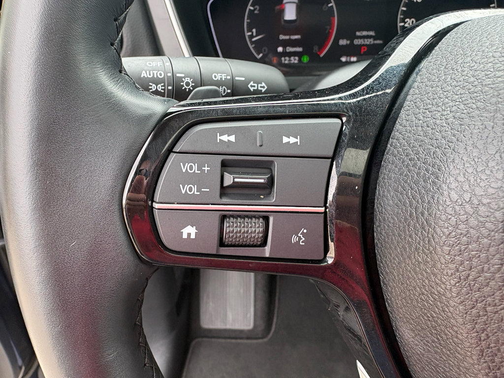 Certified 2023 Honda Pilot Touring image 13