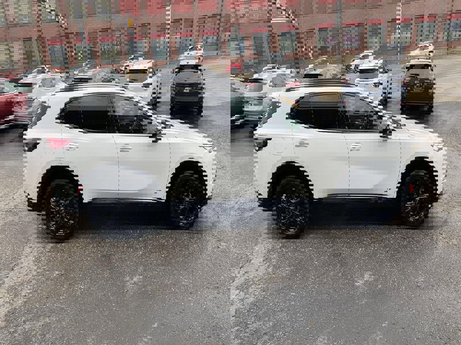 Certified 2025 Buick Envision Sport Touring image 9