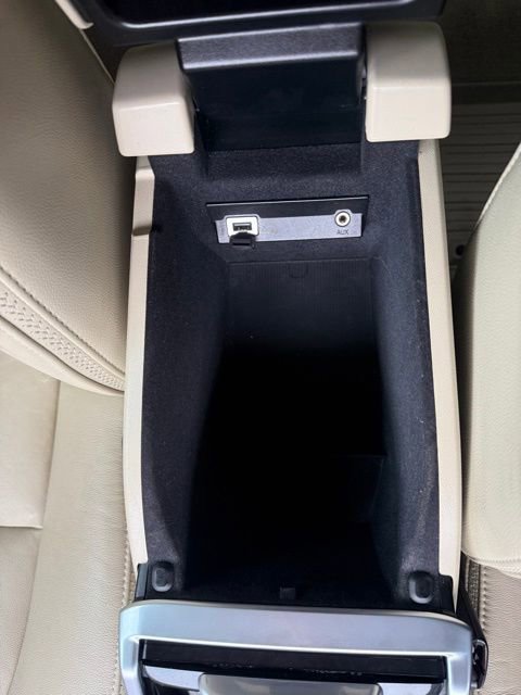 Used 2016 Volvo XC70 T5 Premier w/ Proximity Package image 31