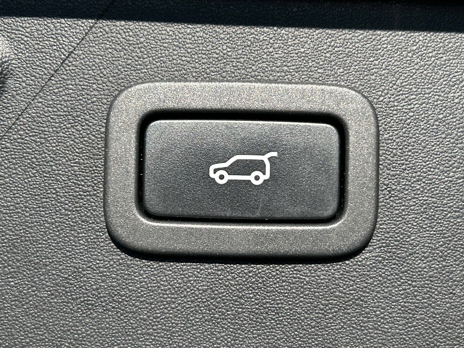 Used 2019 Land Rover Discovery Sport Landmark AWD/4WD image 13