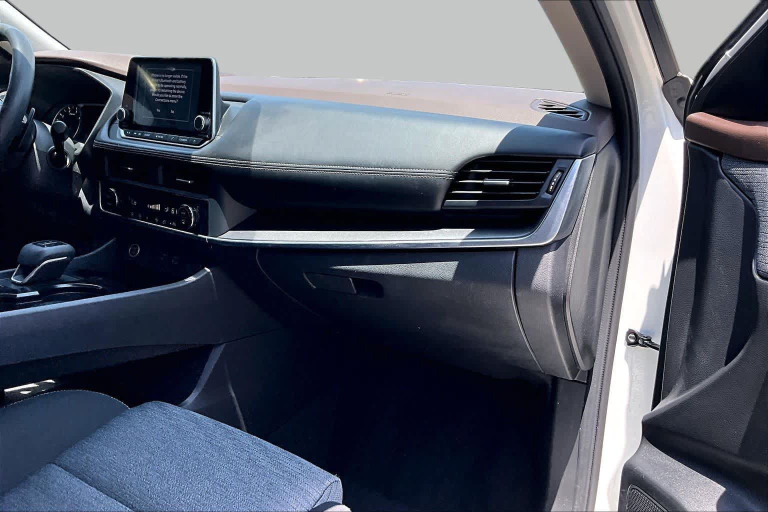 Certified 2023 Nissan Rogue SV FWD image 18