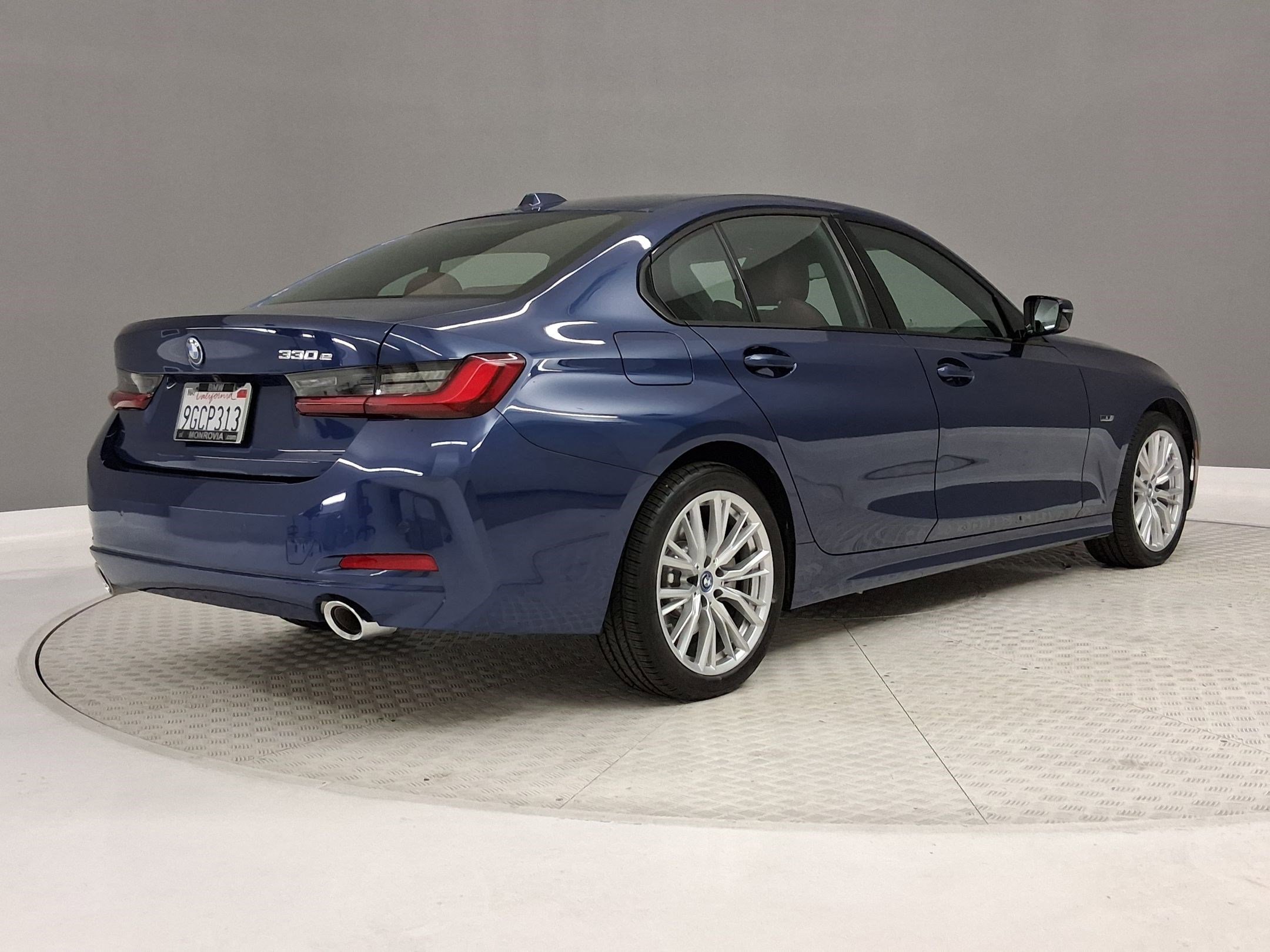 Used 2023 BMW 330e w/ Premium Package RWD image 7