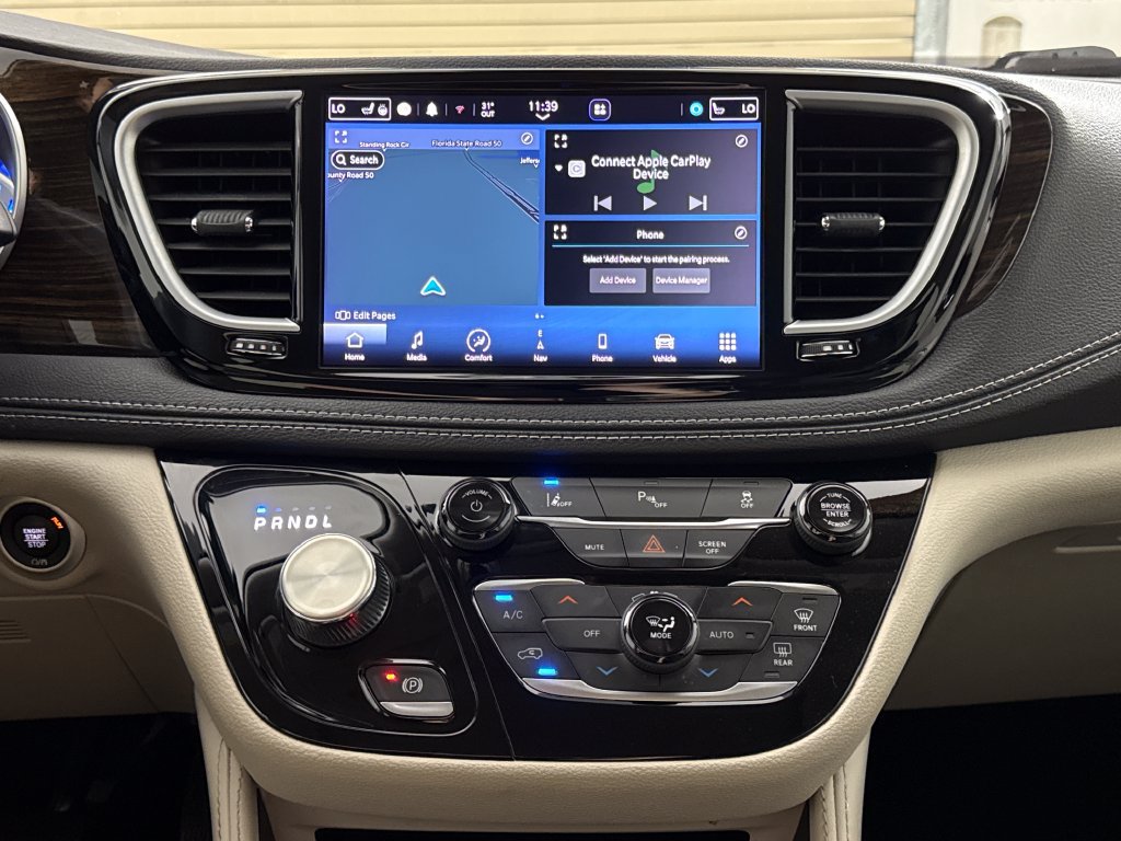Used 2023 Chrysler Pacifica Limited FWD image 19
