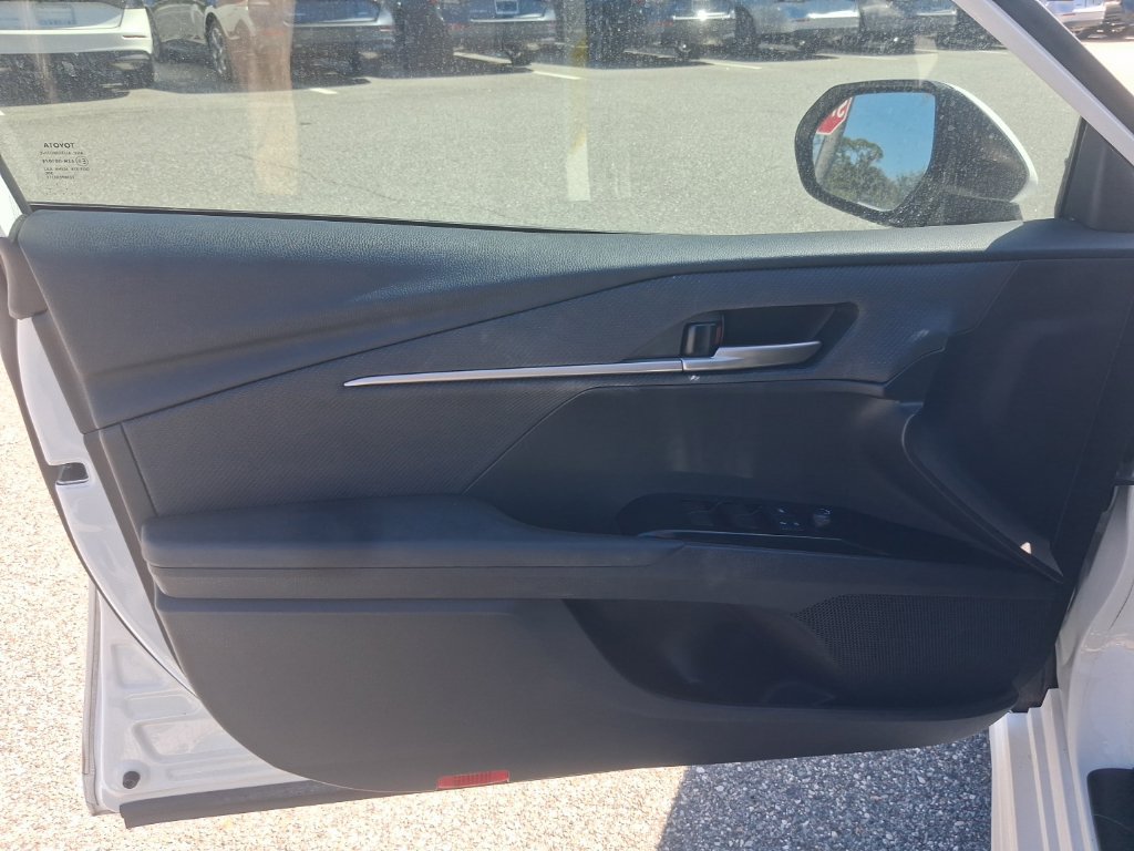 Used 2025 Toyota Camry SE w/ Convenience Package FWD image 21