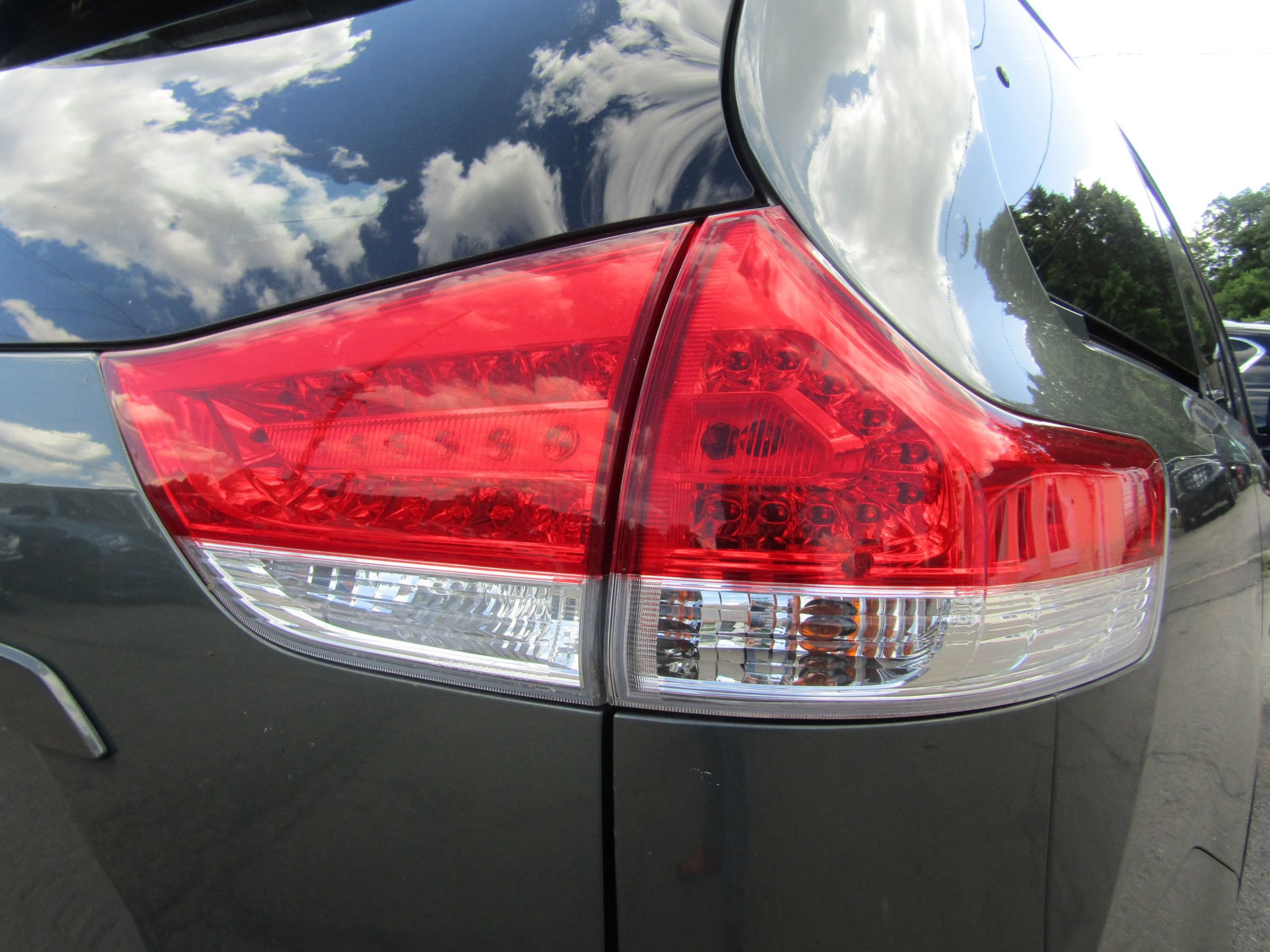 Used 2013 Toyota Sienna LE w/ Towing Pkg FWD image 10