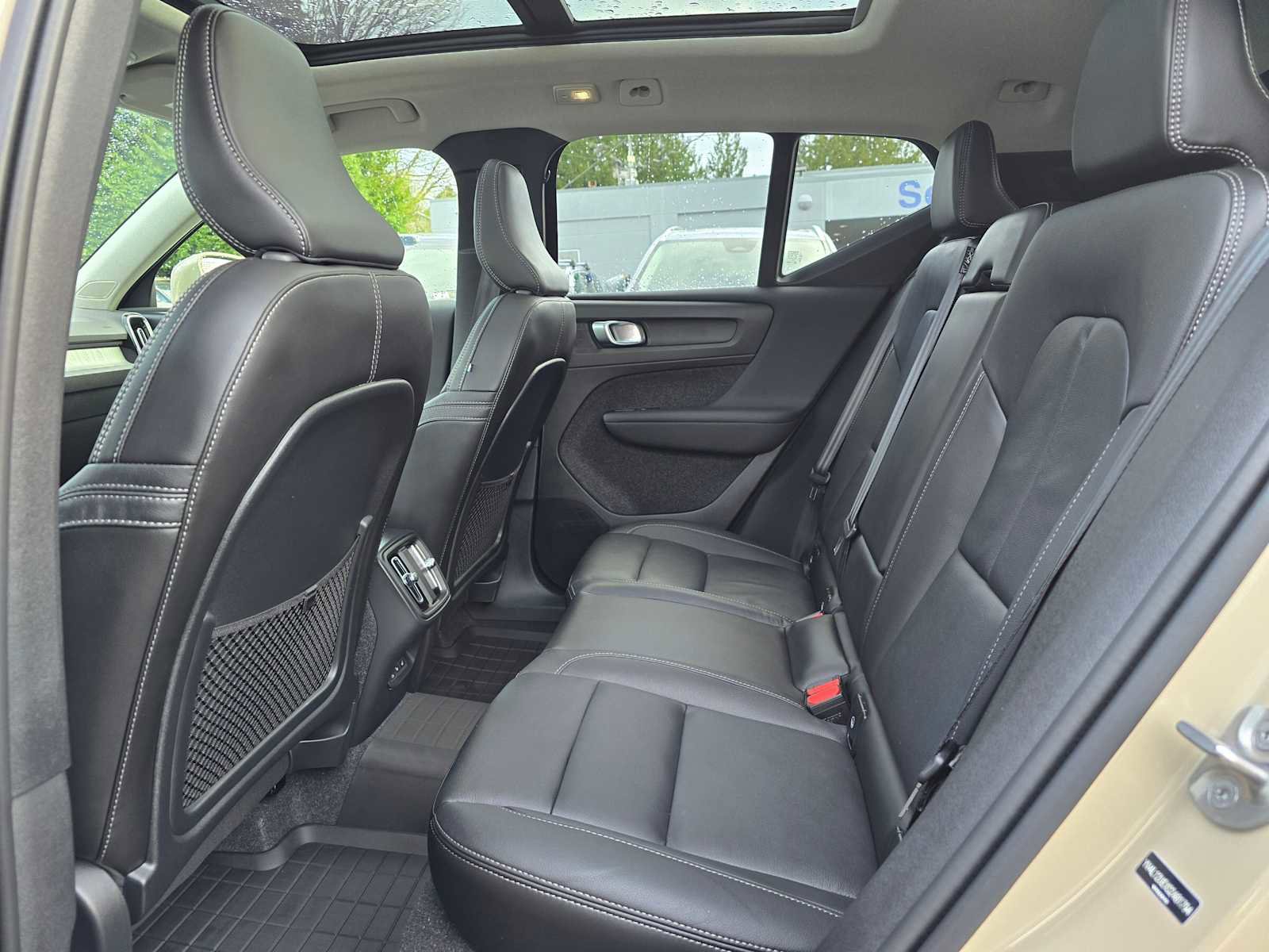 Certified 2025 Volvo XC40 B5 Plus w/ Climate Package image 17