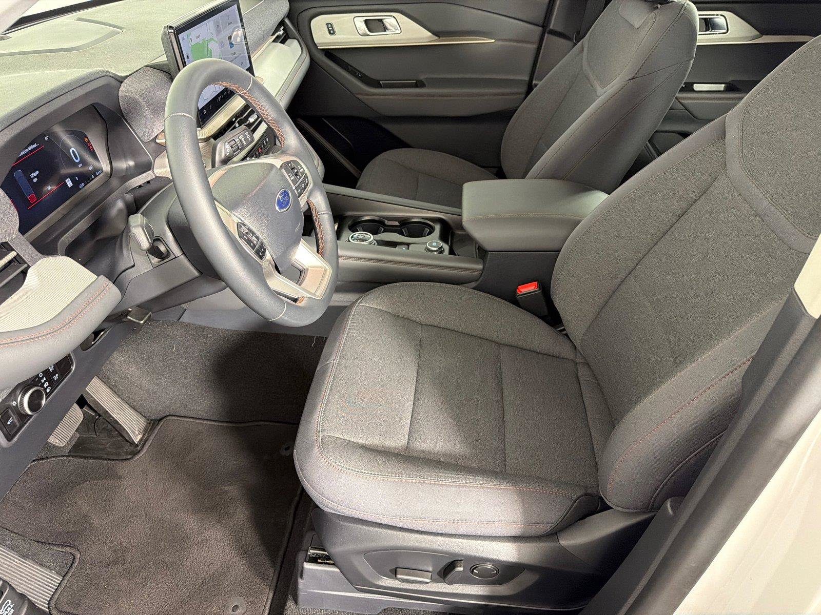 Used 2025 Ford Explorer Active RWD image 9