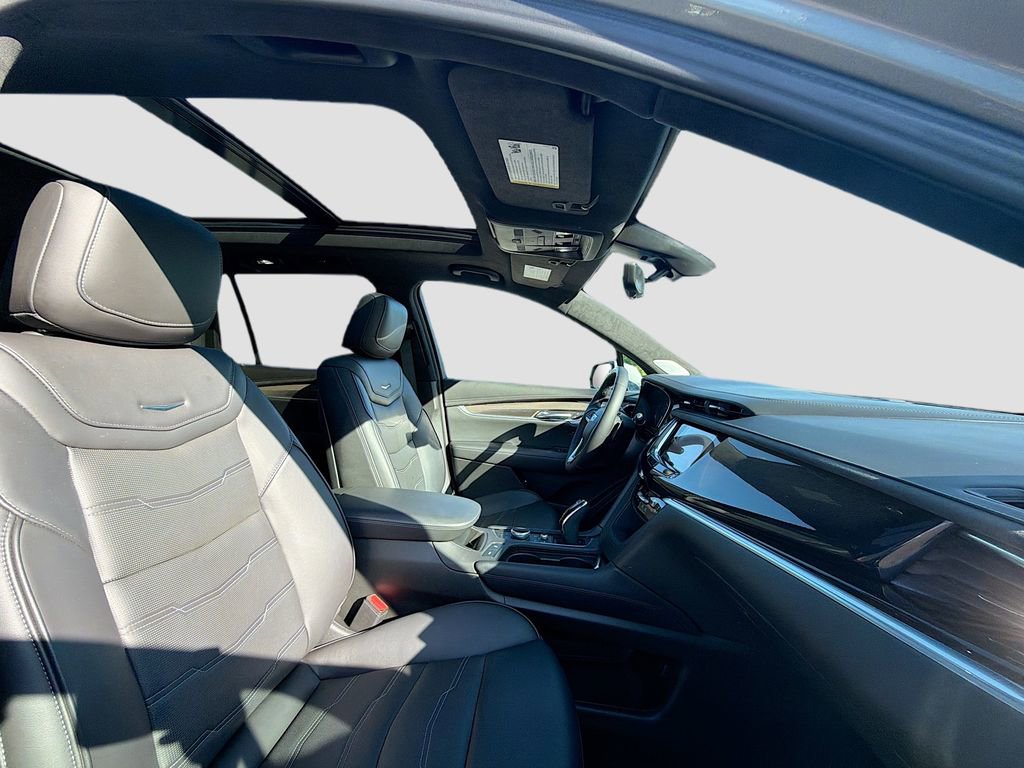 Certified 2025 Cadillac XT6 Premium Luxury w/ Platinum Package image 31