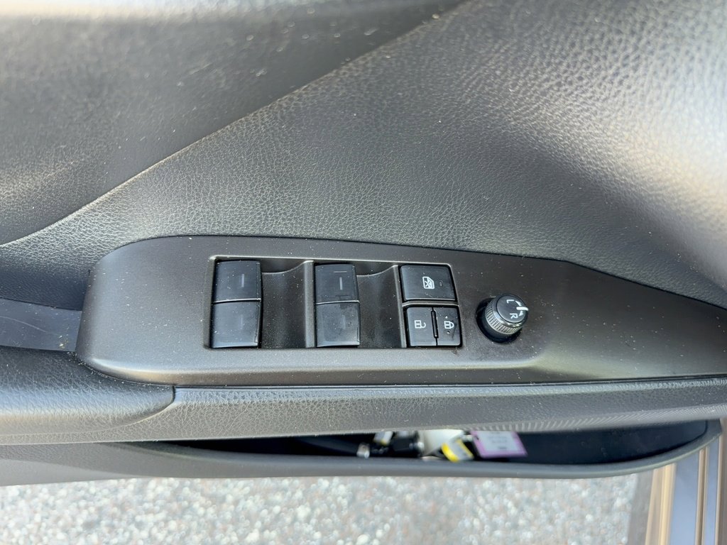 Used 2023 Toyota Camry SE image 10