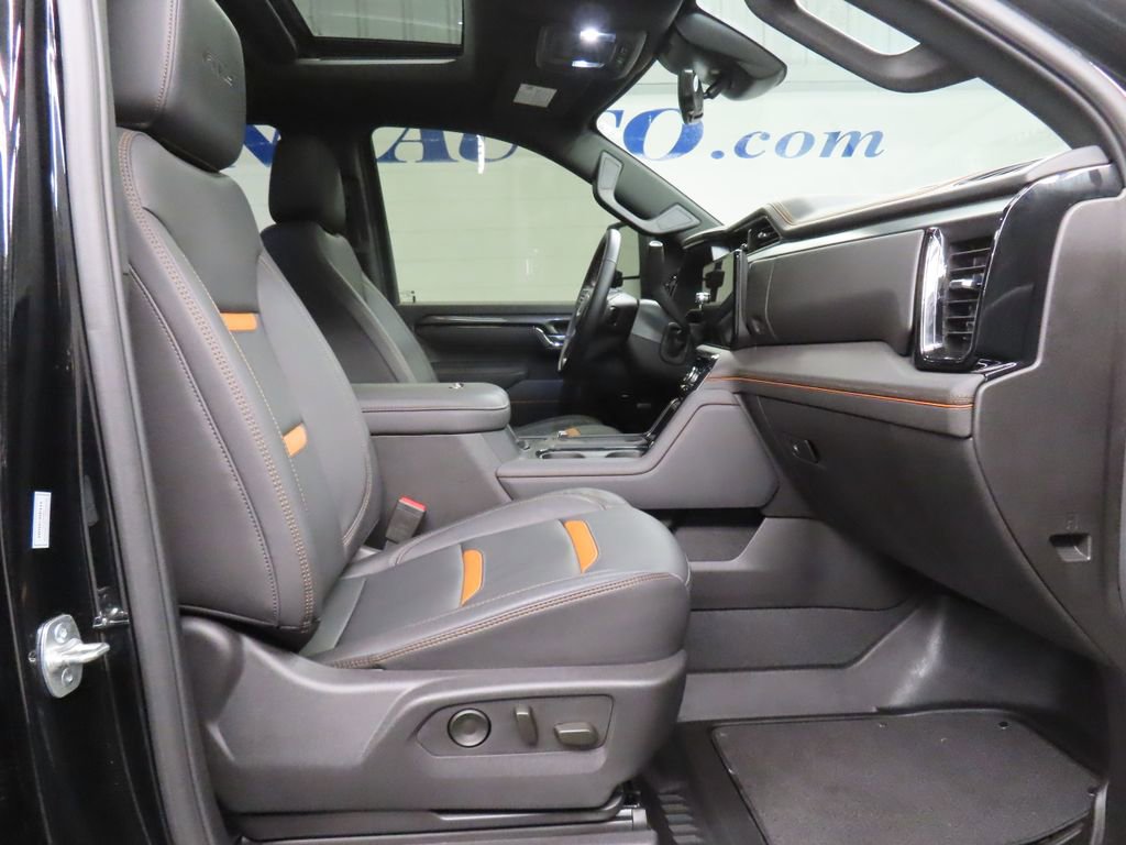 Used 2025 GMC Sierra 2500 AT4 image 29