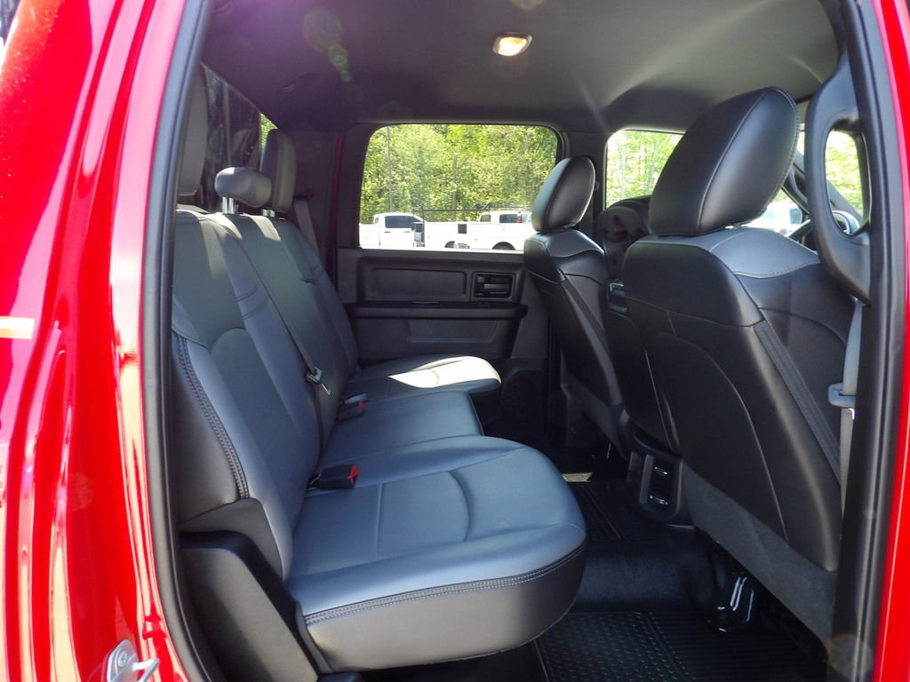 Used 2021 RAM 5500 Tradesman w/ Chrome Appearance Group RWD image 34