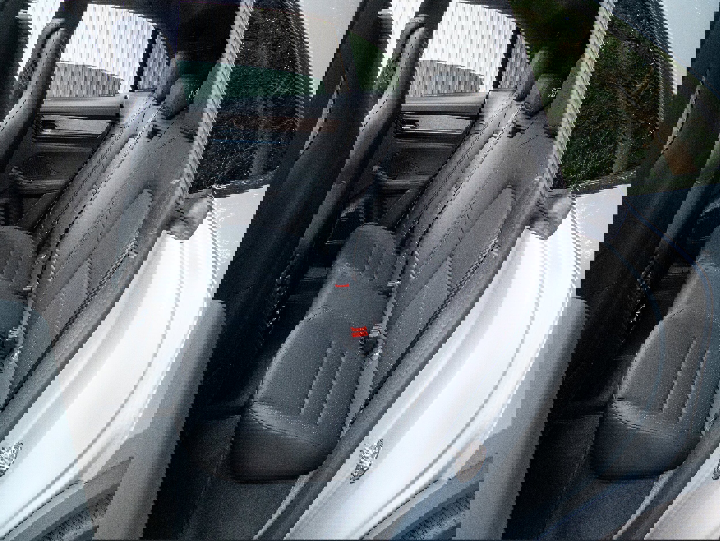 New 2025 Porsche Macan 4S Electric image 30