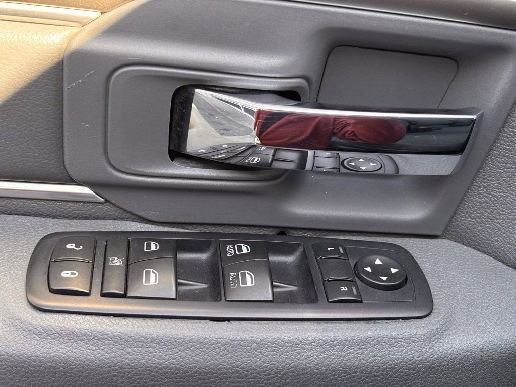 Used 2016 RAM 1500 Classic SLT image 9