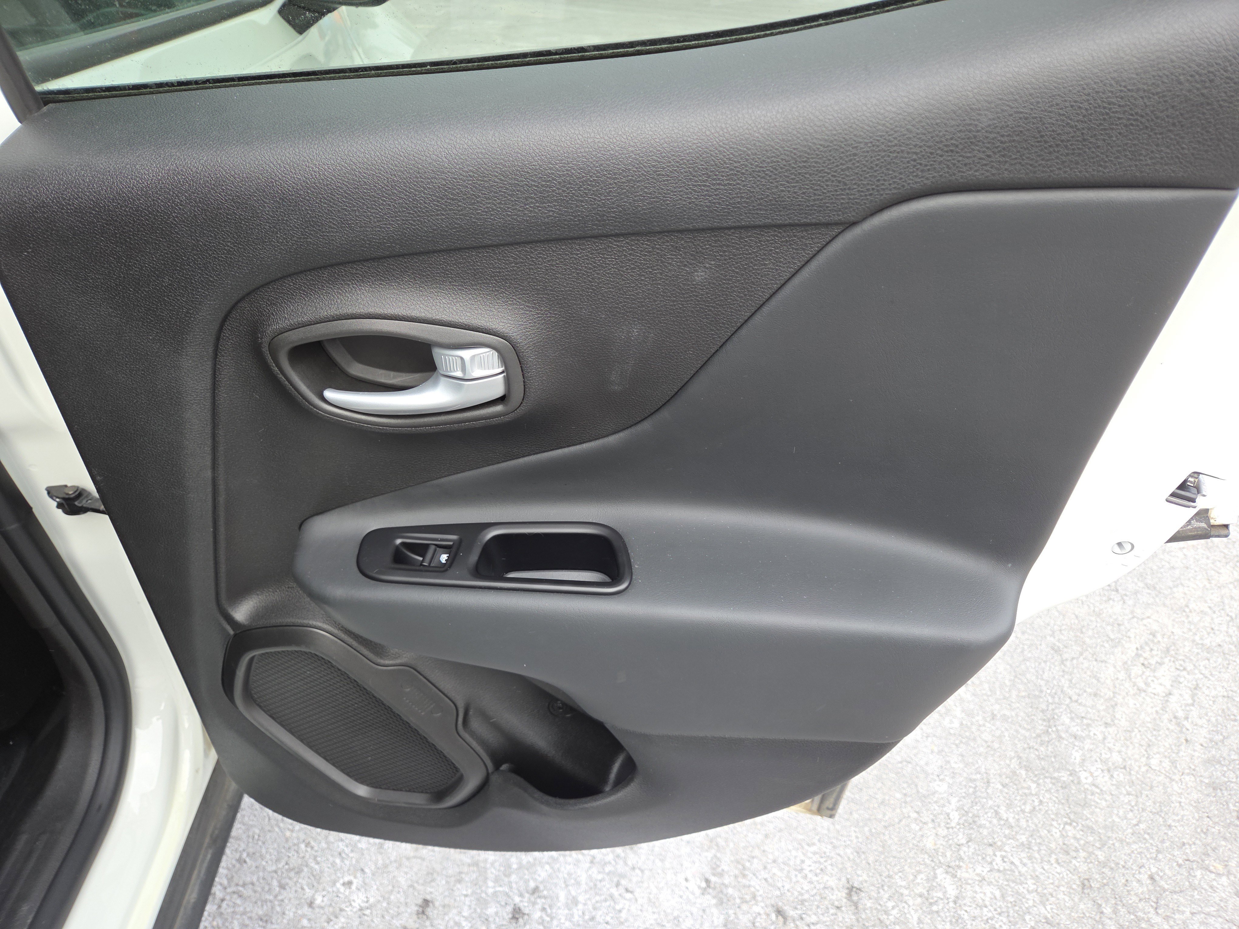 Certified 2023 Jeep Renegade Latitude AWD/4WD image 19