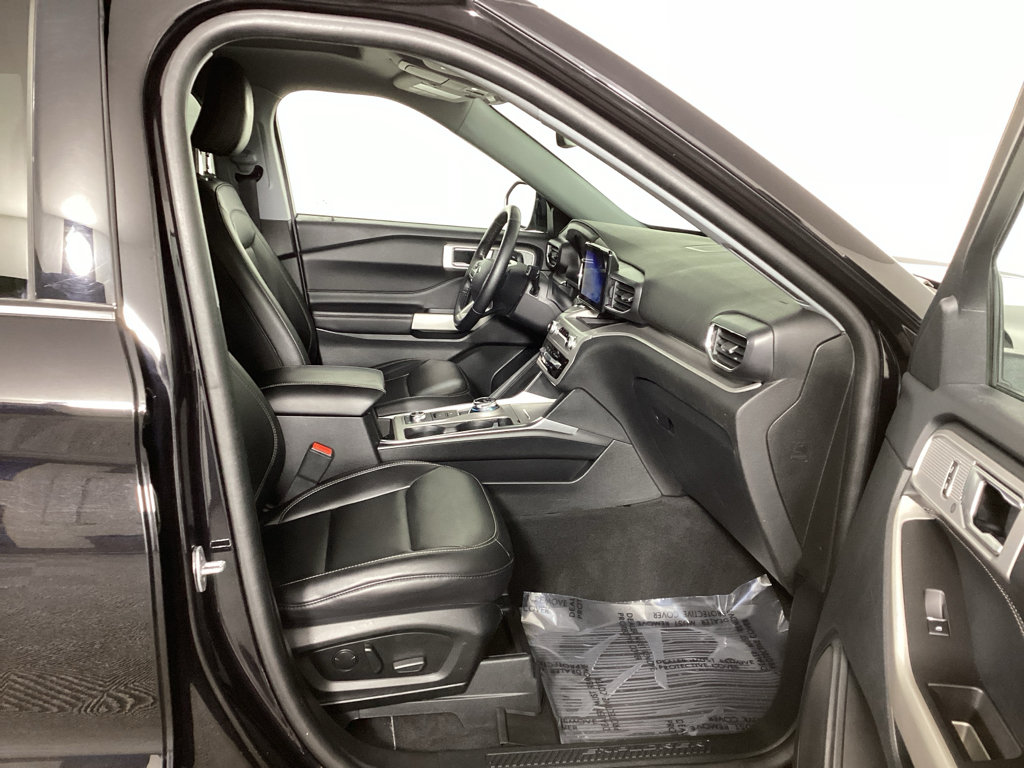Used 2023 Ford Explorer XLT w/ Equipment Group 202A AWD/4WD image 10