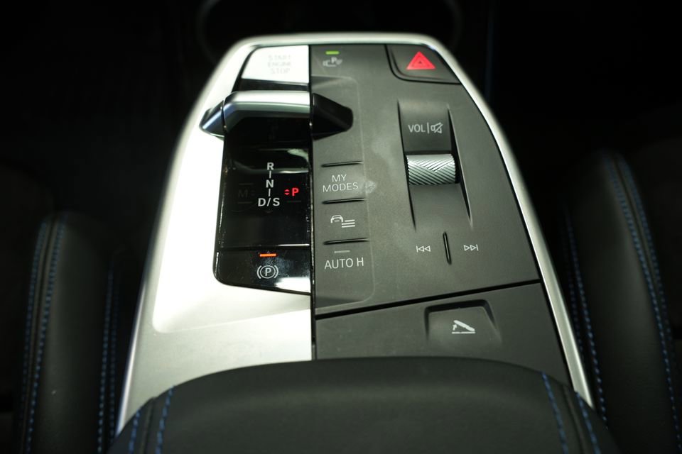 Used 2025 BMW X1 M35i w/ Premium Package image 16