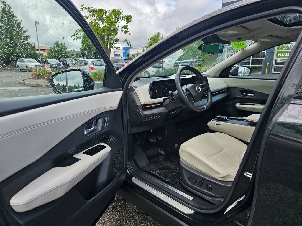 Used 2023 Nissan Ariya AWD image 16