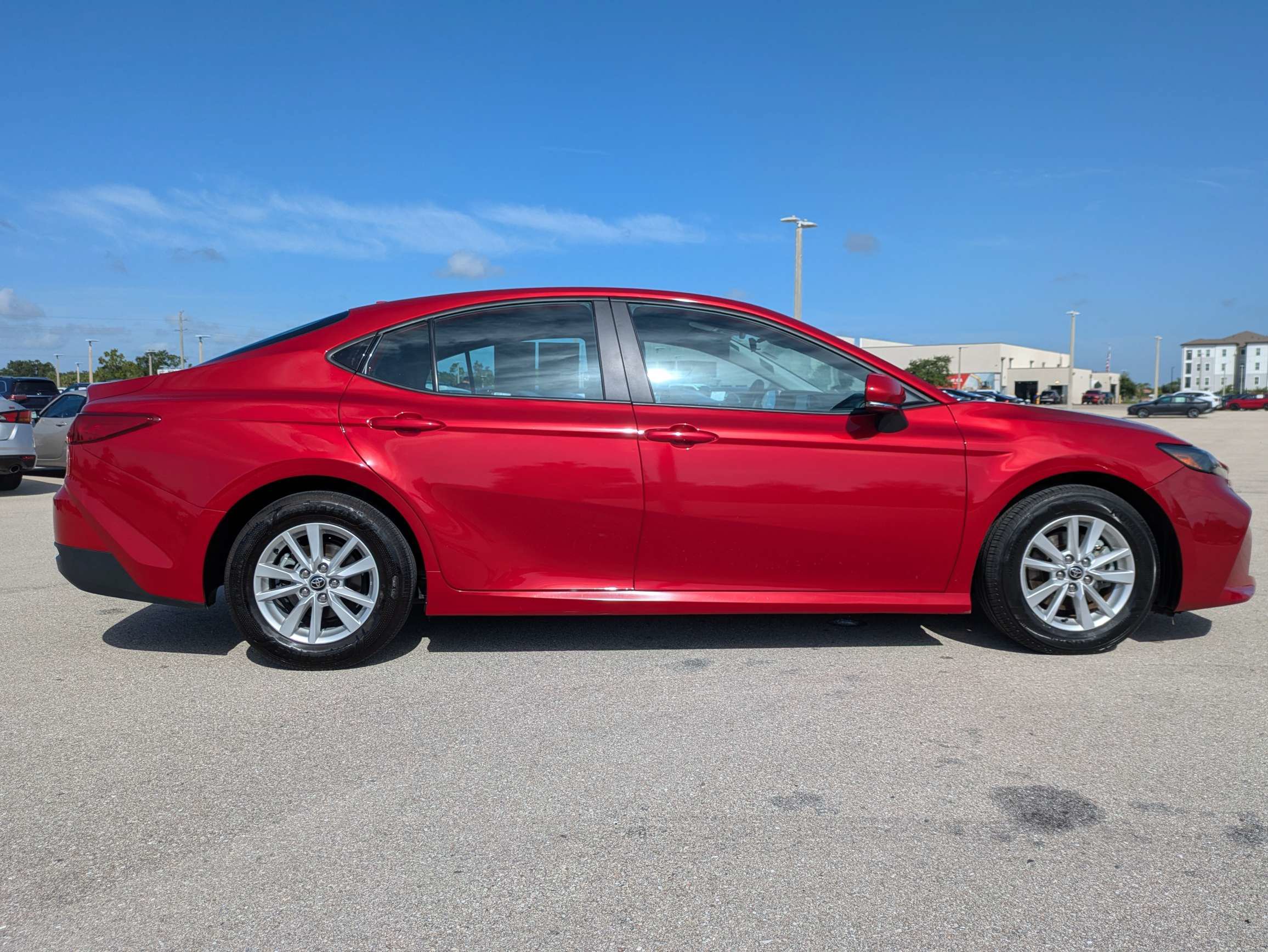 Used 2025 Toyota Camry LE FWD image 4