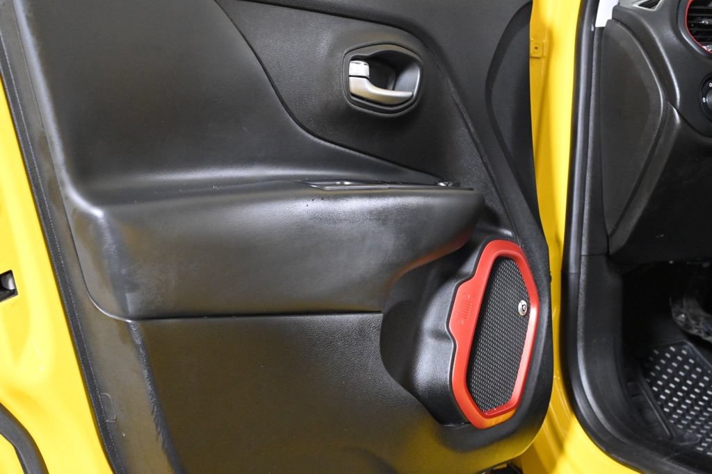 Used 2019 Jeep Renegade Trailhawk AWD/4WD image 33