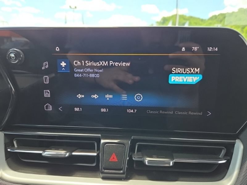 Used 2025 Chevrolet TrailBlazer LT AWD/4WD image 32