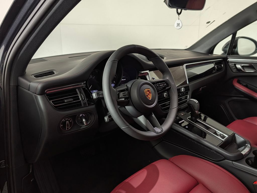 New 2026 Porsche Macan image 4