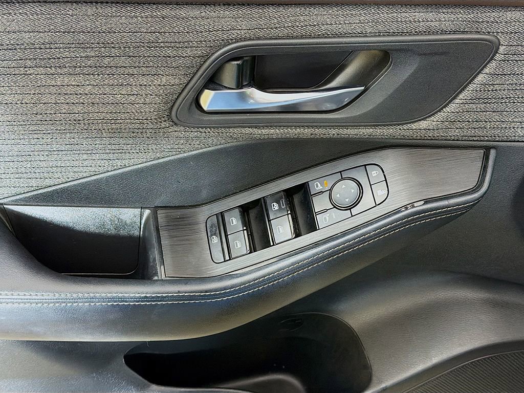 Used 2023 Nissan Rogue SV image 26